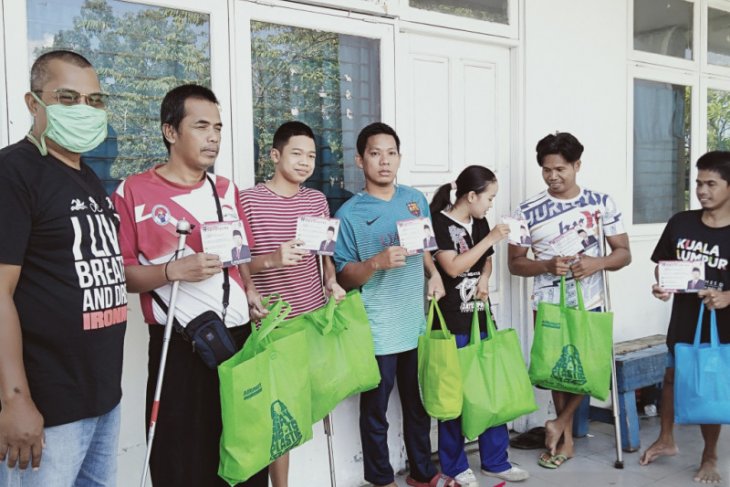 Anggota DPR RI mengirim bantuan sembako untuk atlet disabilitas Kalsel