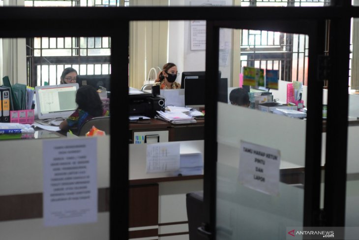 Government restricts leave of civil servants amid pandemic