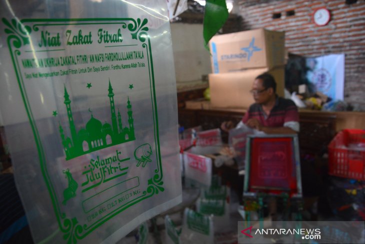 Plastik kemasan beras zakat