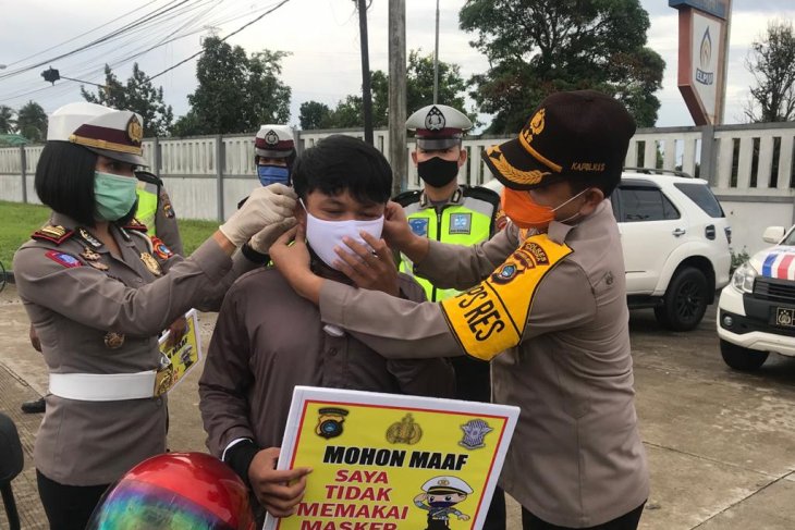 Polres Bangka bagikan 150 lembar masker
