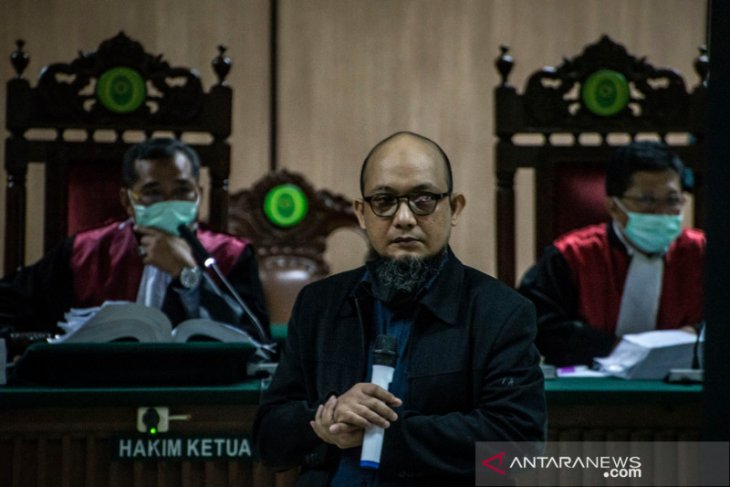 Novel Baswedan dan tuntutan yang