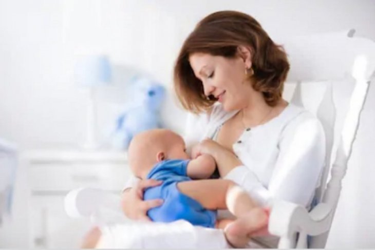 Menyusui saat pandemi, perlukah ibu sampai cuci payudara?