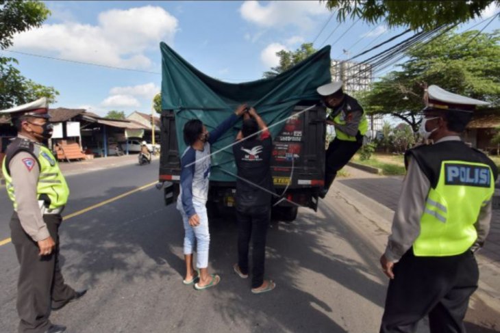 Razia truk barang terkait larangan mudik