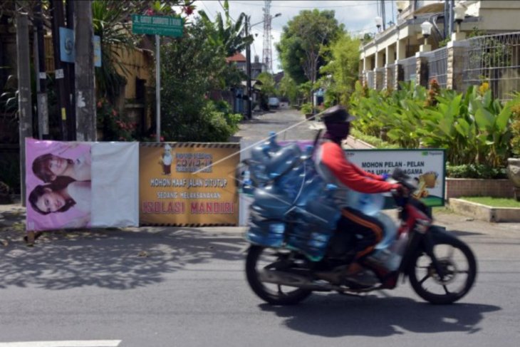 Penutupan jalan untuk karantina mandiri