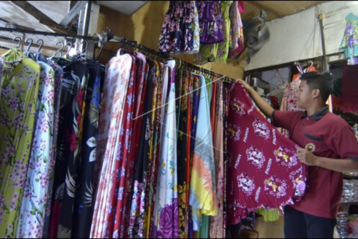 Penjualan mukena khas Bali menurun