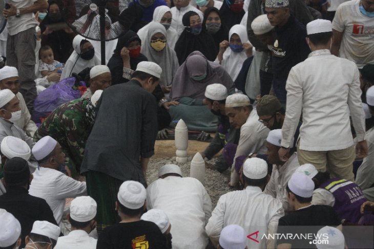 Pemakaman Ulama KH Ahmad Zuhdiannoor