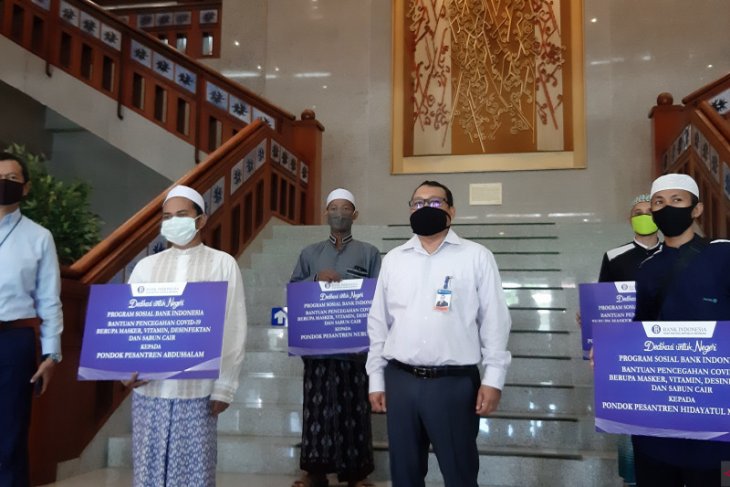 1.370 santri di Kalbar terima vitamin dan APD dari Bank Indonesia