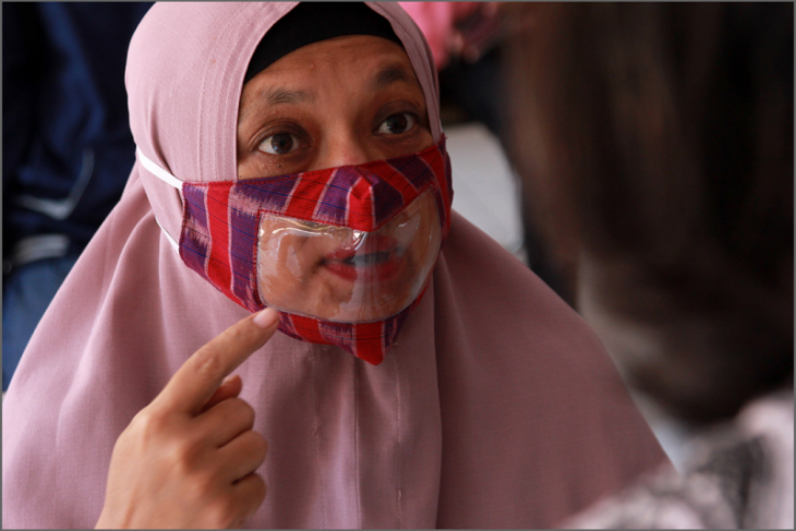 Warga Kota Kediri produksi masker ramah bagi difabel