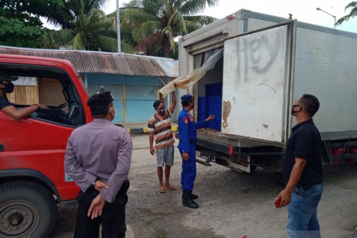 Polisi periksa bawaan armada logistik di Pelabuhan Tanjungkalian