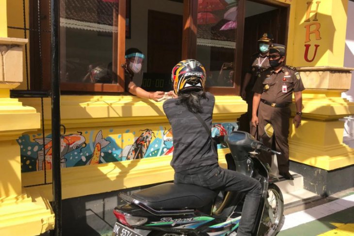 Kejari Denpasar adakan layanan tilang