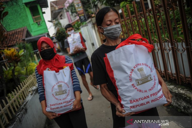 Presiden Jokowi salurkan bansos ke 15 kota