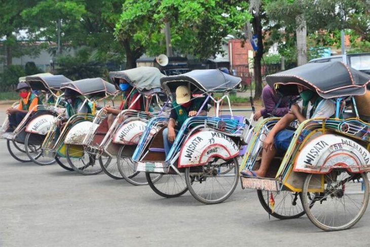 Pengemudi becak terdampak wabah COVID-19