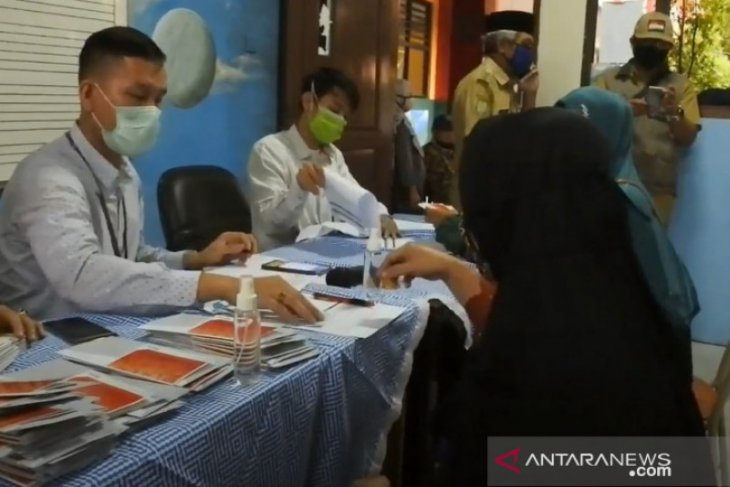 Warga Kota Tangerang terima Bantuan Pangan Non Tunai dari Kemensos