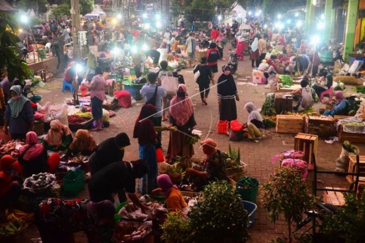 Penerapan jaga jarak di pasar