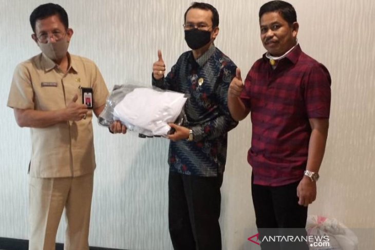 DPRD Penajam bantu APD untuk tenaga kesehatan