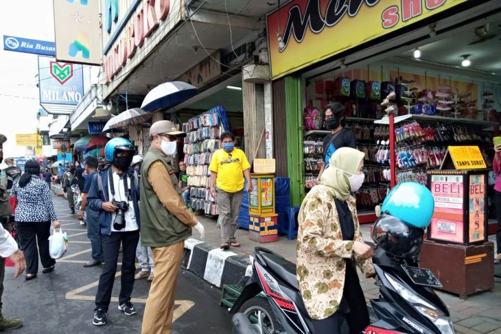 Hari pertama PSBB Jawa Barat, toko atau pasar swalayan di Kota Sukabumi diizinkan beroperasi