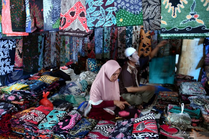 Pasar batik Pamekasan lesu