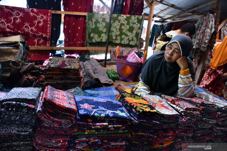 Pasar batik Pamekasan lesu