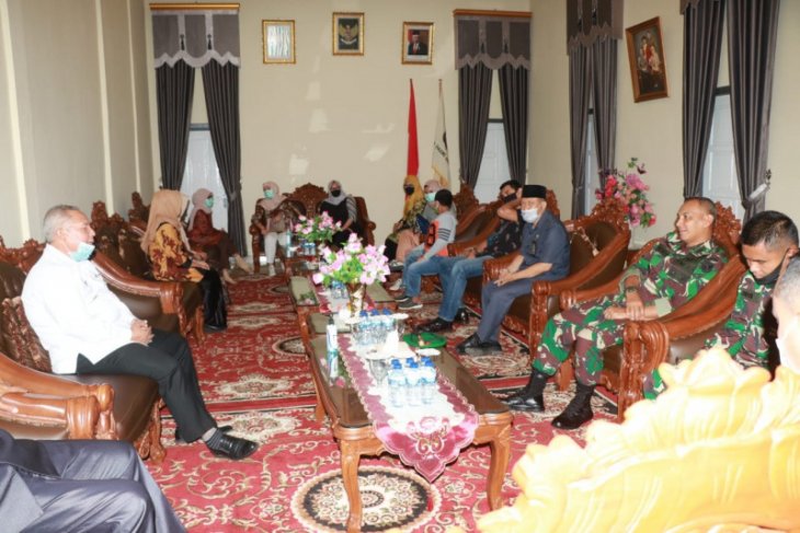 Bupati Tanjabbar jamu Danrem Gapu, bahas COVID-19 hingga karhutla