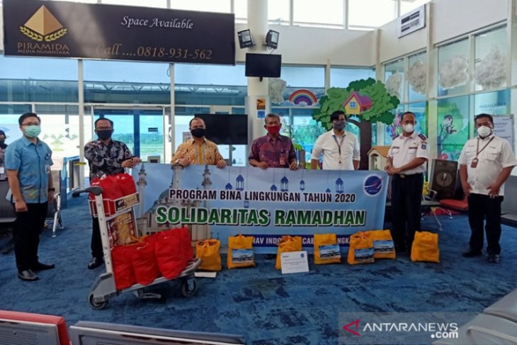 AP 2-AirNav berikan sembako bagi pekerja Bandara Depati Amir (Video)