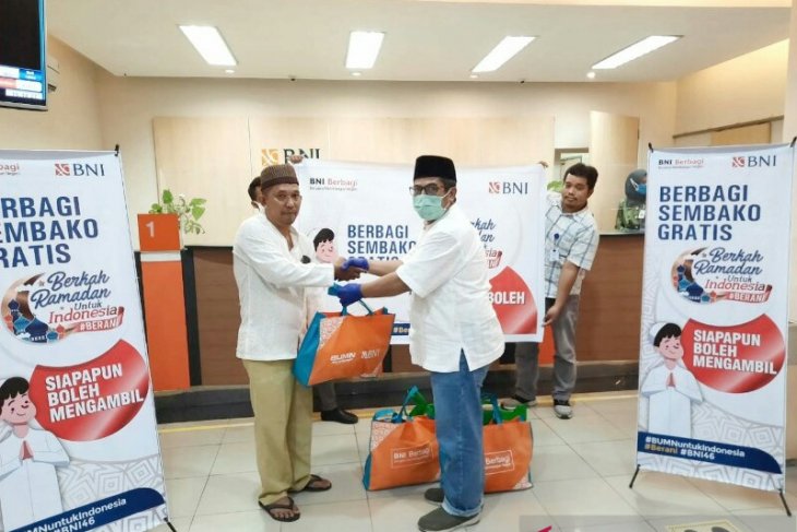 BNI Cabang Rantauprapat bagikan 200 paket bahan pangan