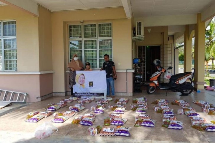 PKS Malaysia bantu sembako dan APD ke PMI