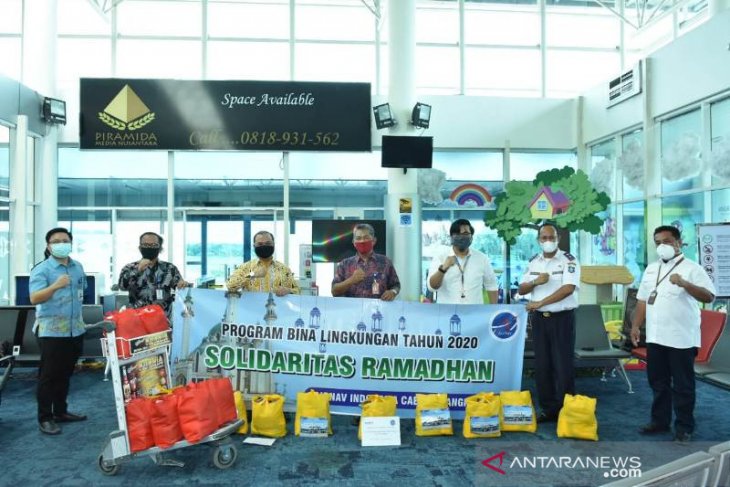 Gubernur Babel serahkan sembako ke karyawan penerbangan dirumahkan