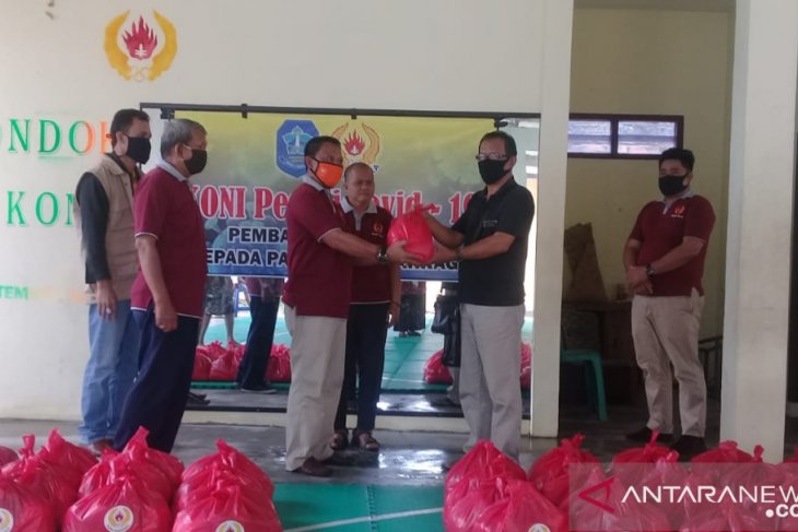 KONI Bangka salurkan paket sembako untuk tokoh olahraga