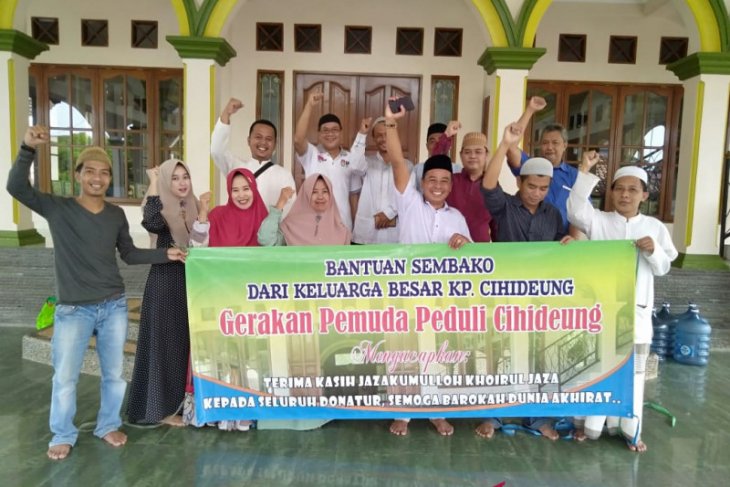 Gerakan Pemuda Cihideung salurkan bantuan untuk warga terdampak COVID-19