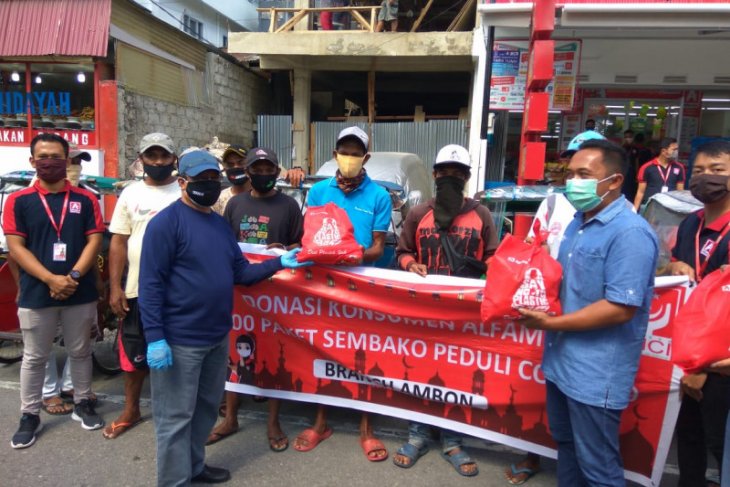 Pengelola donasi konsumen Alfamidi bagi 1.000 paket sembako bagi warga Ambon