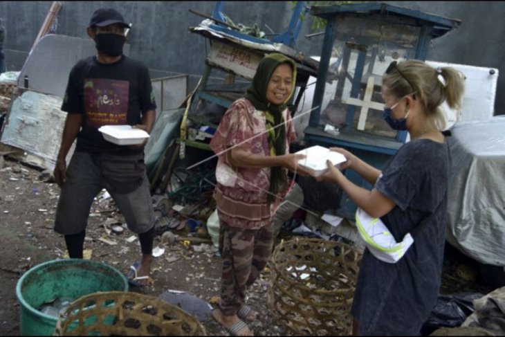 Berbagi makanan gratis saat pandemi COVID-19