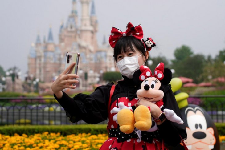 Taman hiburan Disneyland Shanghai resmi dibuka lagi