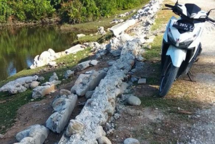 Bangunan Desa Padang Bak Jok Dirusak OTK, wabup Abdya berang