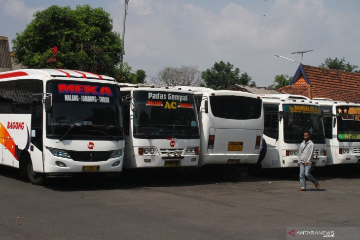 Pengusaha Bus Memilih Libur