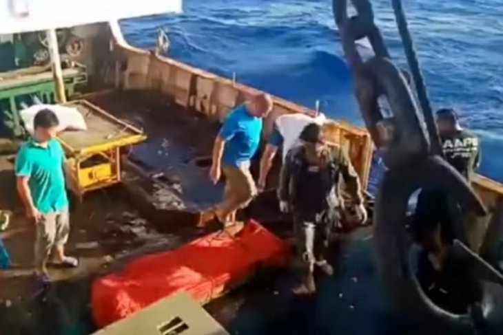 Again, videos on burial at sea of Indonesian on Chinese boat go viral