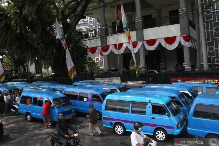 Supir Angkutan Protes Bansos