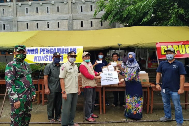 SBA berbagi takjil di posko korban banjir Garot Aceh Besar