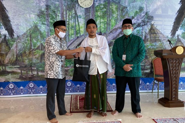 BI Provinsi Banten peduli pedagang kaki lima dan pesantren terdampak COVID-19