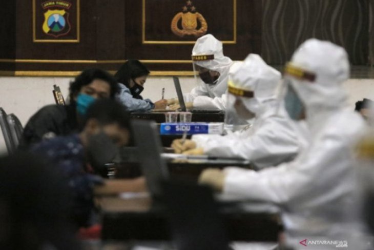 Advokat: Jam malam PSBB di Surabaya dinilai tak larang pergerakan orang