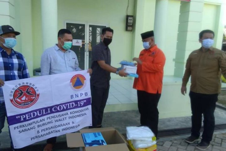 PP KSBWI Kukar Serahkan Bantuan APD Bagi Tenaga Medis