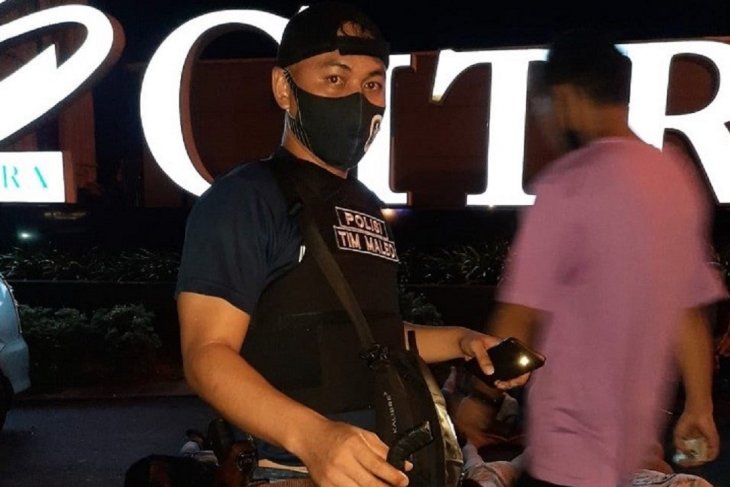 Sempat ingin mencabut badik dipinggang, oknum polisi terlibat narkoba ini akhirnya ditangkap