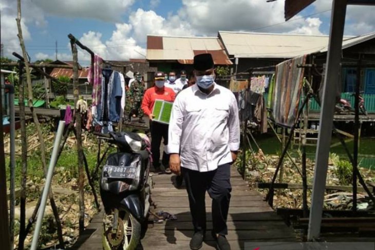 Bupati Apresiasi PGRI Sanga-Sanga Berikan Bantuan 402 Paket Sembako