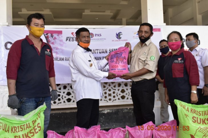 PT CUS dan JV salurkan 2250 paket sembako