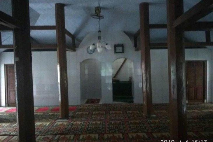 Masjid Cikoneng Menes, Pandeglang pusat syiar Islam di Banten