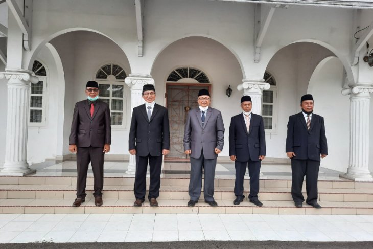 Rektor Unja beri target wakil rektor akreditasi internasional