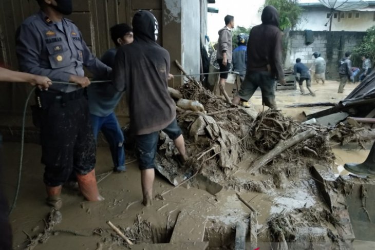 Aceh Tengah dilanda banjir bandang yang rusak puluhan rumah warga