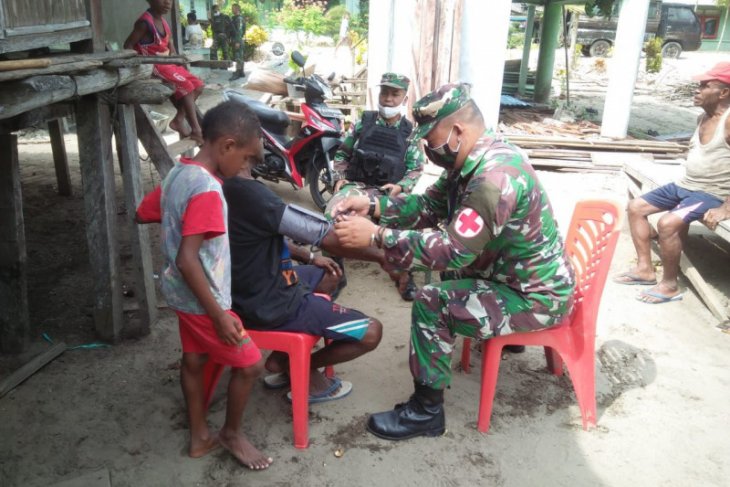 Satgas TNI beri layanan kesehatan gratis warga perbatasan RI-PNG