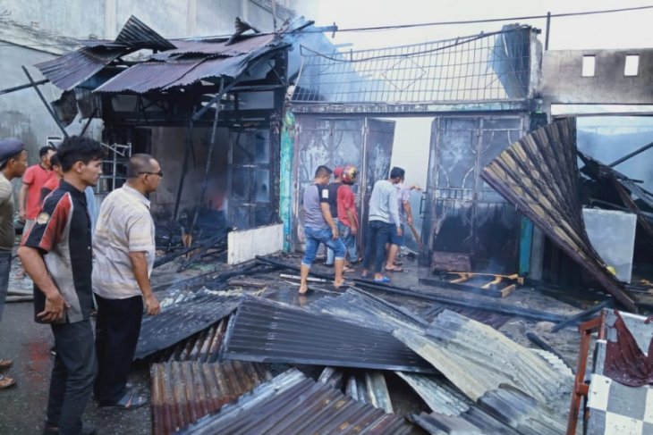 Lima ruko milik warga Medang Ara Abdya terbakar