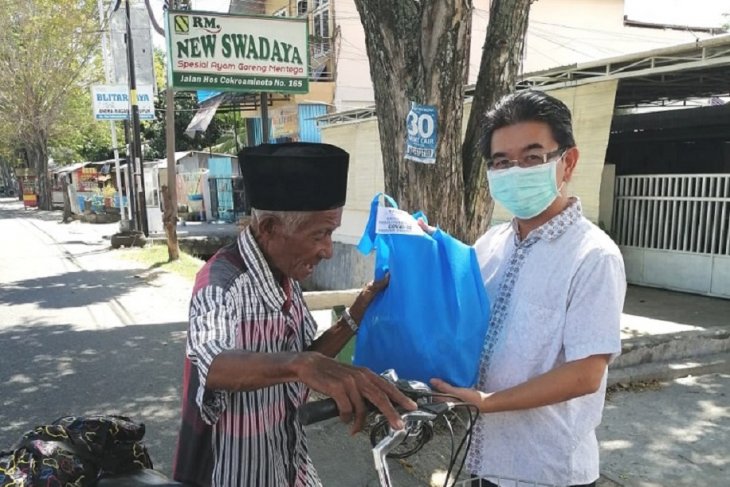 Foto - BUMN Gorontalo peduli warga terdampak COVID-19