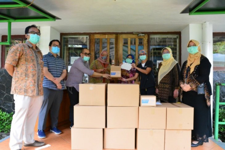 UI dan para mitra industri siap produksi 1 juta flocked swab